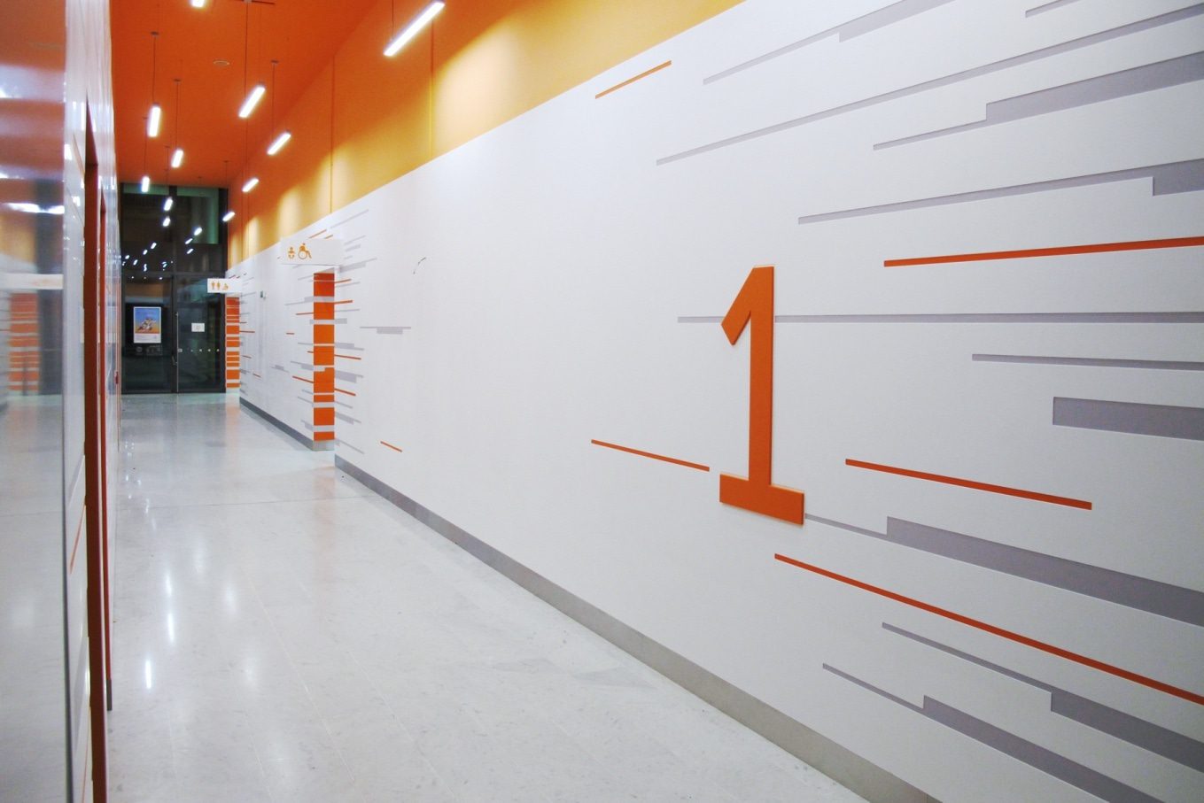 Polep stěn OC Nový Smíchov